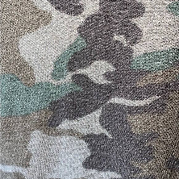 🌺🦋HOST PICK!!Anthropology Drew Camo Top - Picture 8 of 11